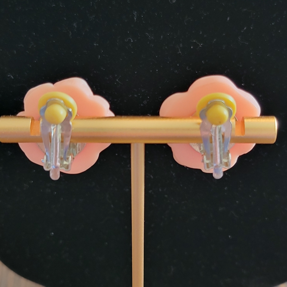 Vintage Peach Colored Roses Clip On Earrings - Picture 2 of 4